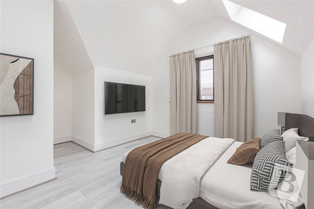 Property photo 3 of 9 Bedroom Two