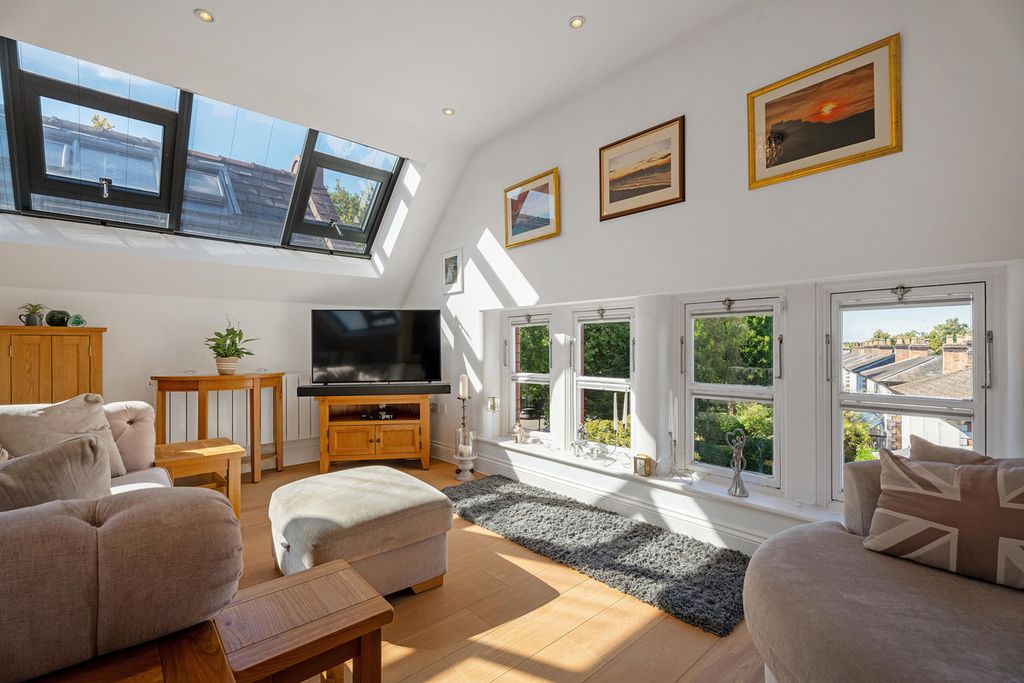 Property photo 3 of 28