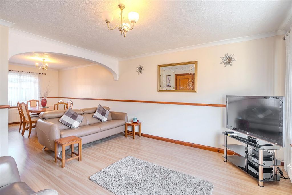 Property photo 3 of 27 Lounge-3