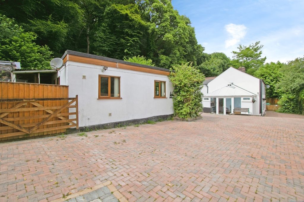 Property photo 2 of 21 Photo