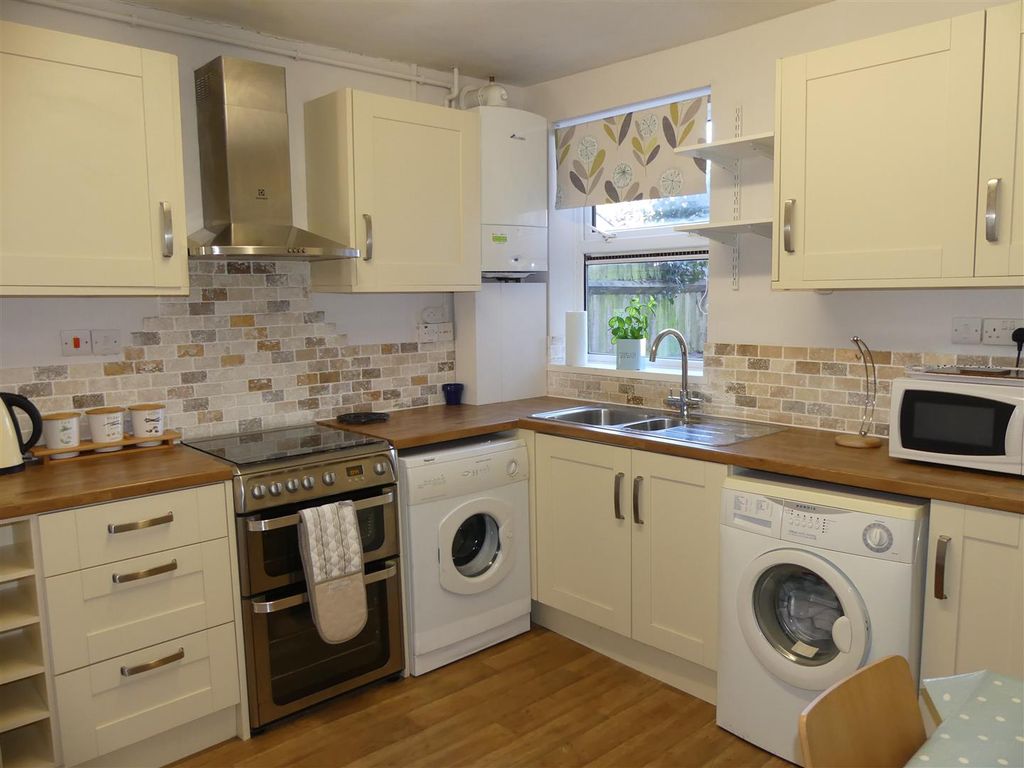 Property photo 3 of 8 Kitchen/Diner