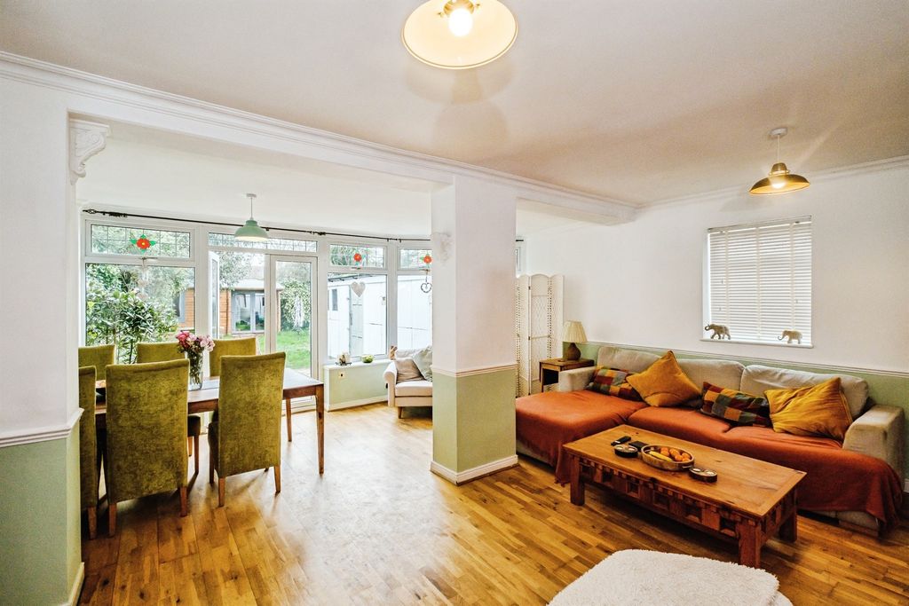 Property photo 2 of 24