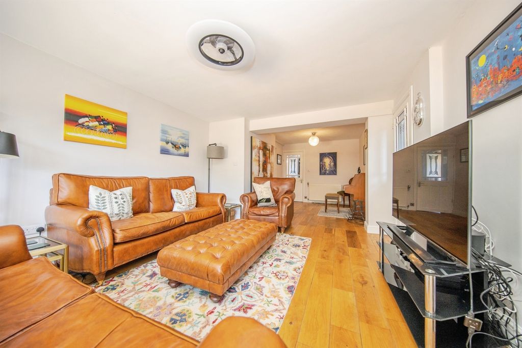 Property photo 3 of 33