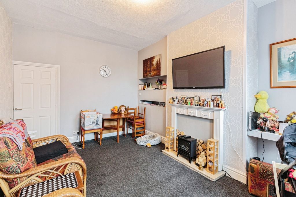 Property photo 2 of 17 Photo