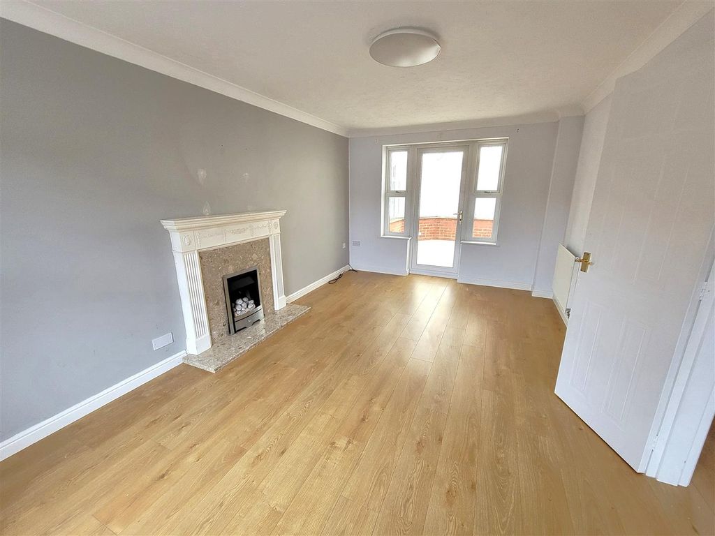 Property photo 3 of 30 Living Room