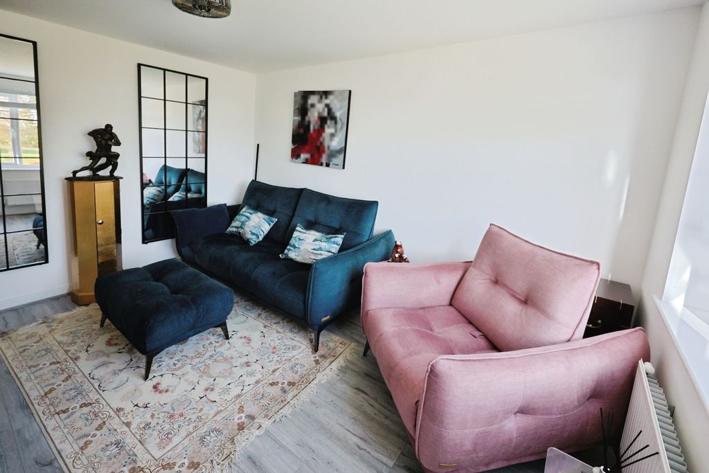 Property photo 3 of 19 Pbox-Img.Jpg