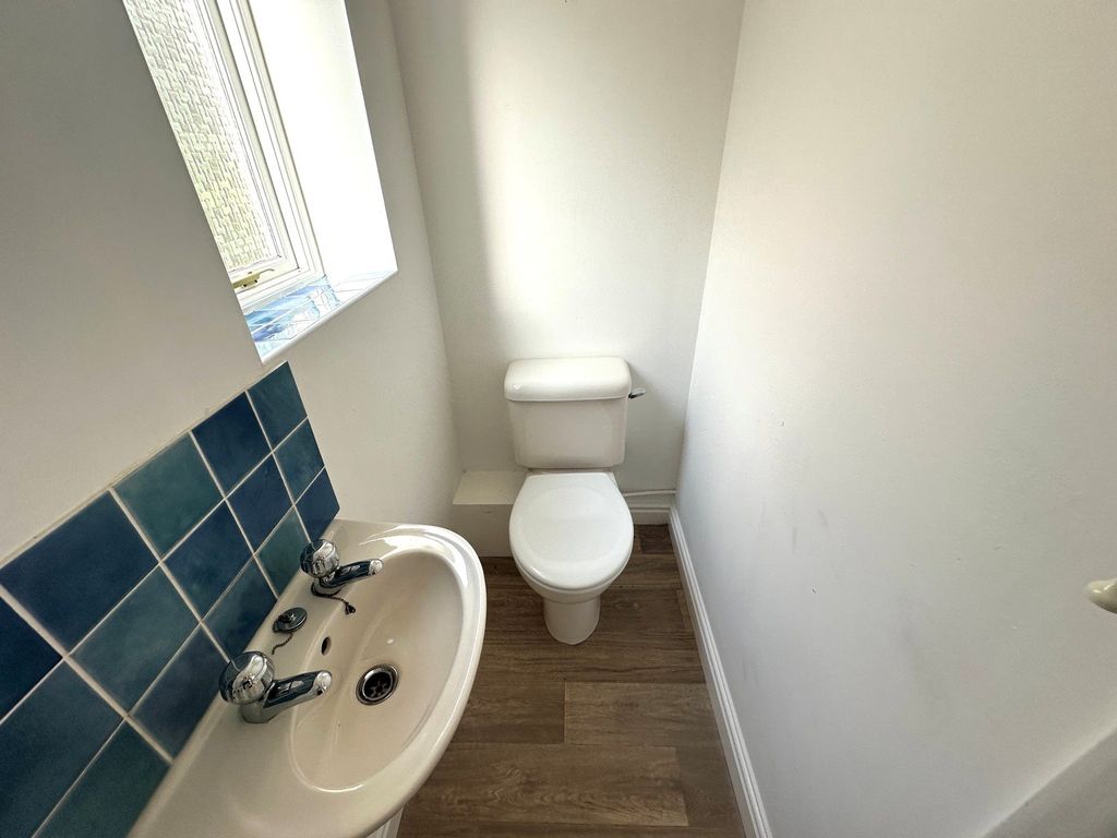 Property photo 2 of 20 Downstairs Toilet