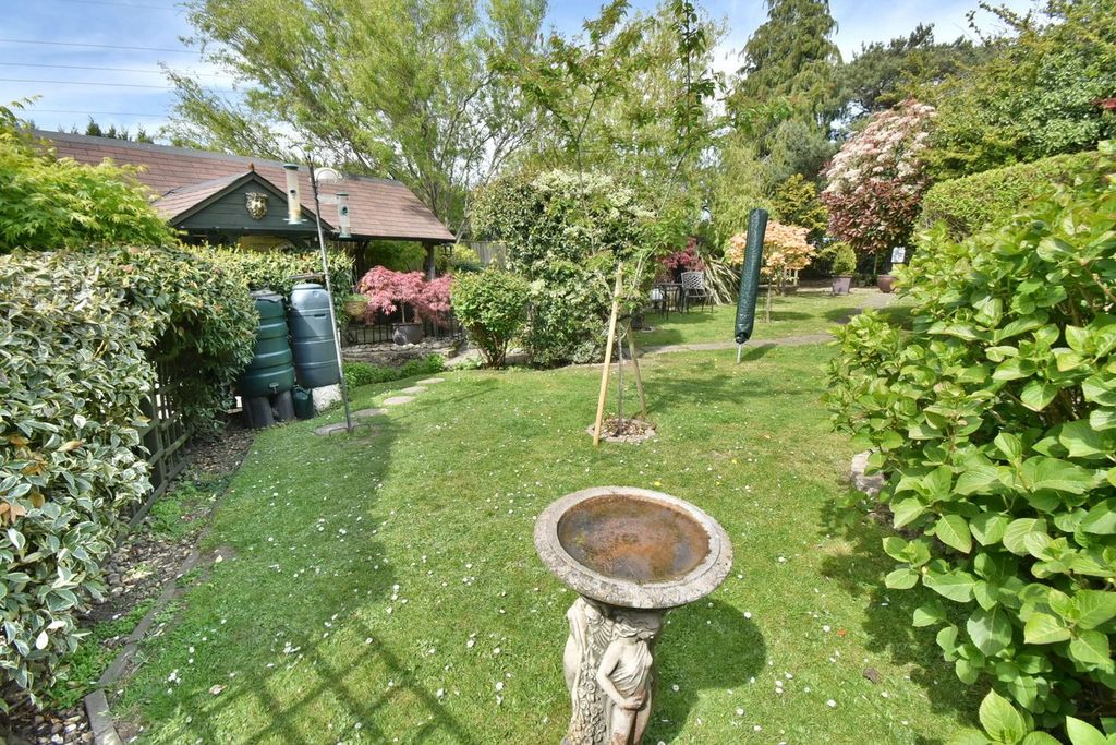 Property photo 2 of 32
