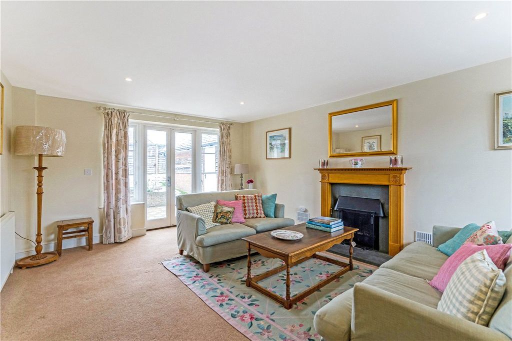 Property photo 3 of 21 Sitting Room