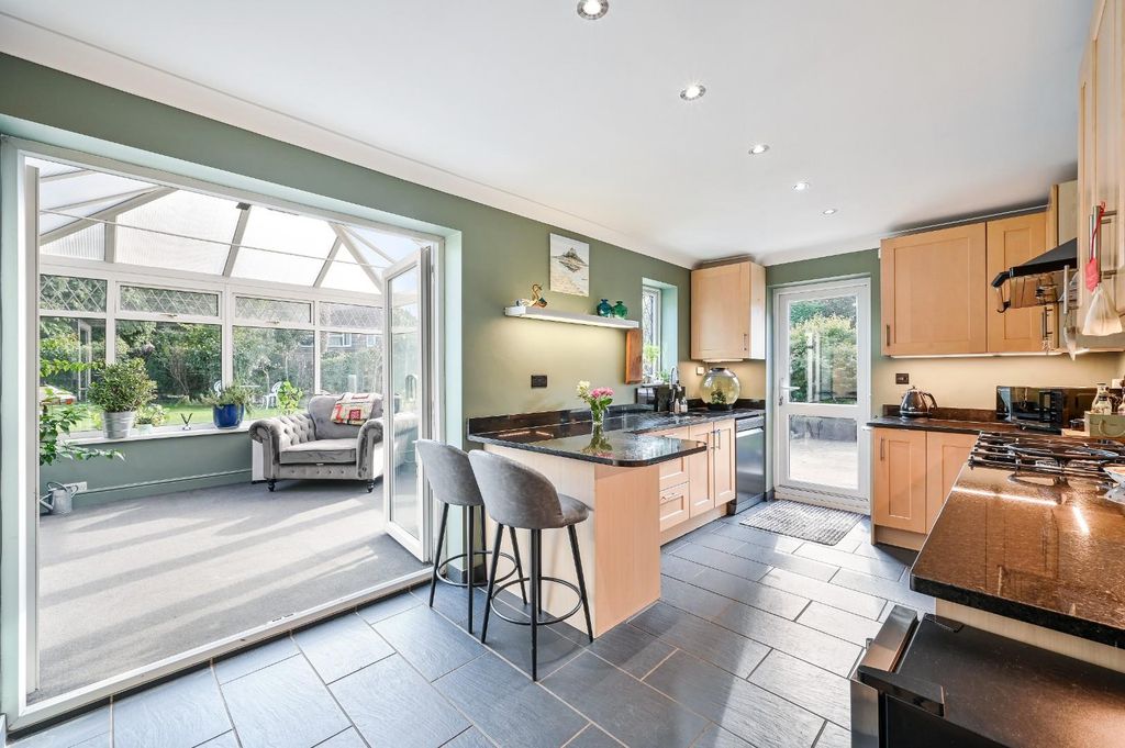 Property photo 3 of 20 Heathlands (12).Jpg