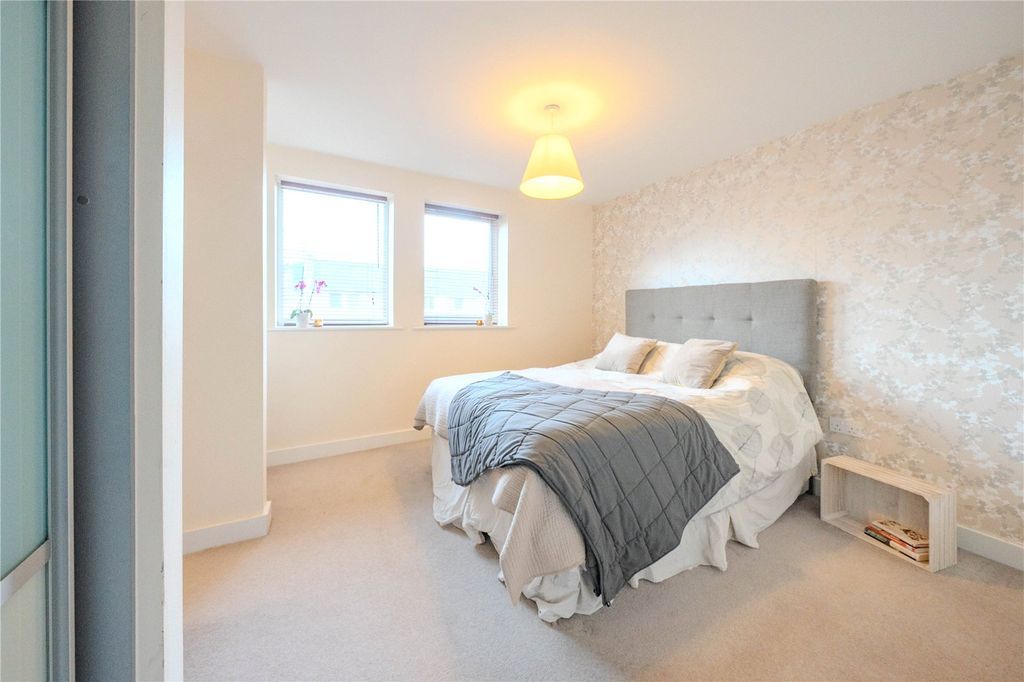 Property photo 2 of 16 Bedroom