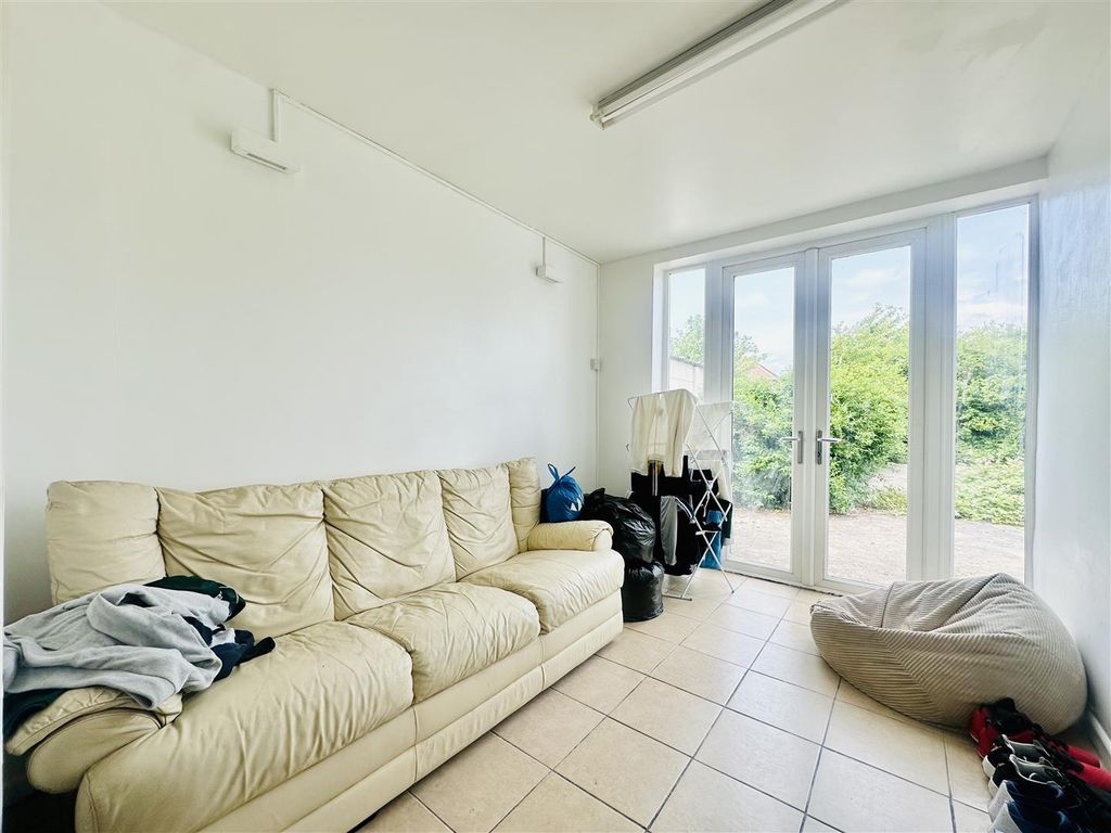 Property photo 3 of 10 Reception