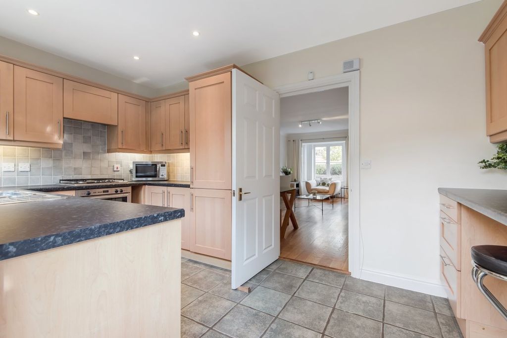 Property photo 3 of 11 379820 (11)