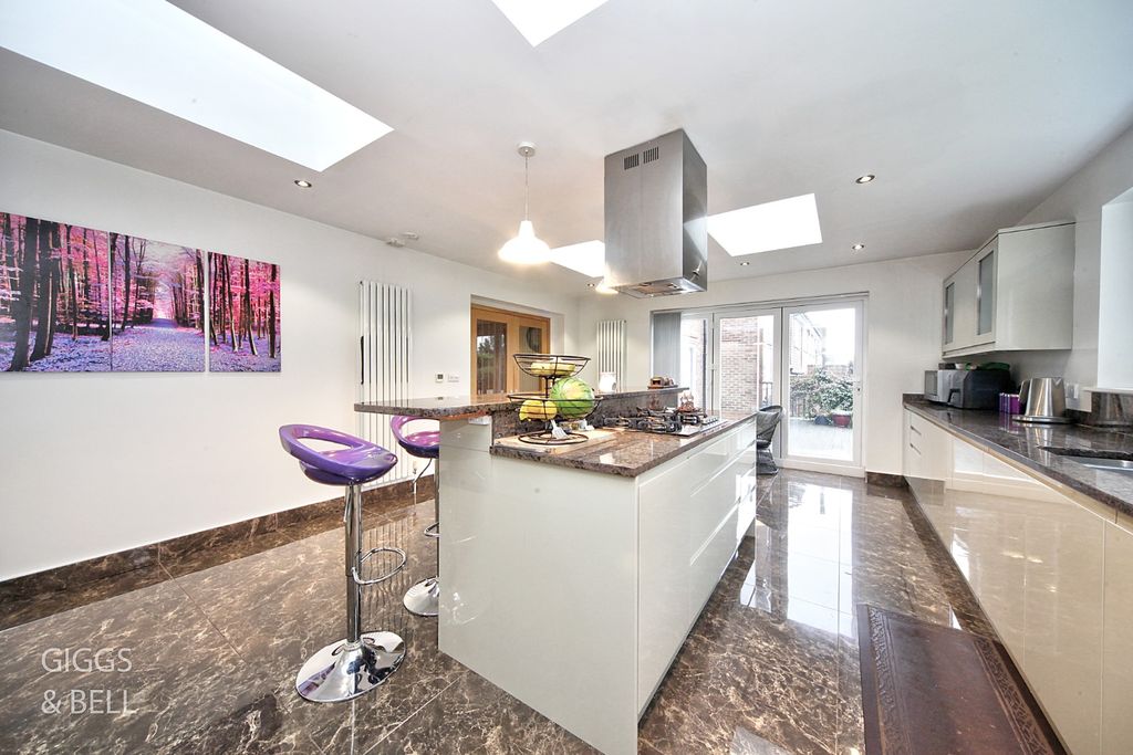 Additional image 9 of 4 bed detached house for saleOld Bedford Road, Luton, Bedfordshire LU2
