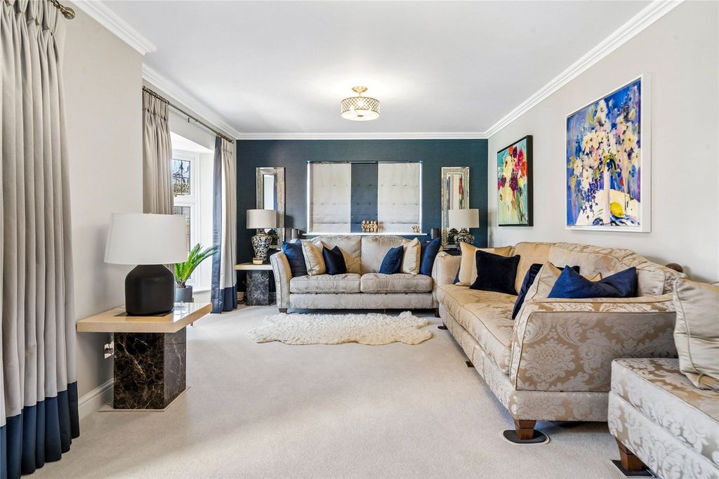 Property photo 3 of 22 Sitting Room