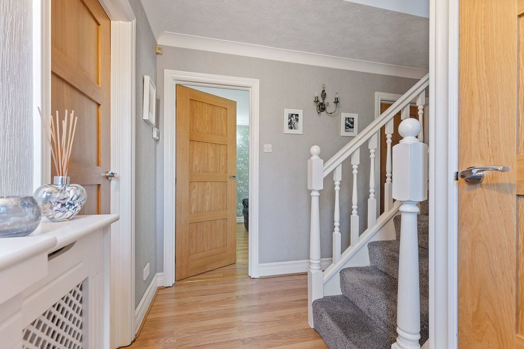 Property photo 3 of 32