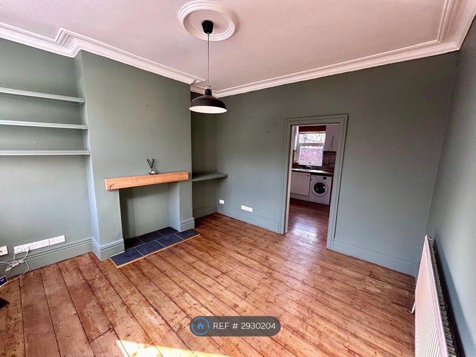 Property photo 2 of 12 Sitting