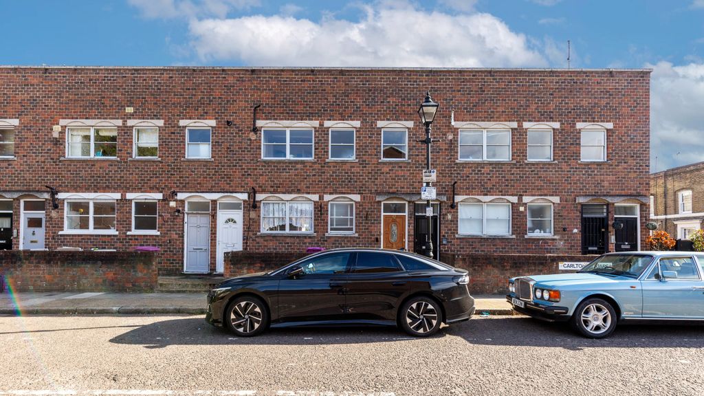 Property photo 1 of 11 23 Carlton Square, Stepney, London, E1 4Eh