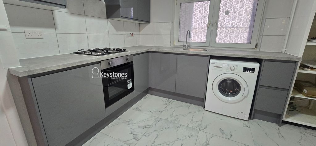 Property photo 3 of 18 Photo 4