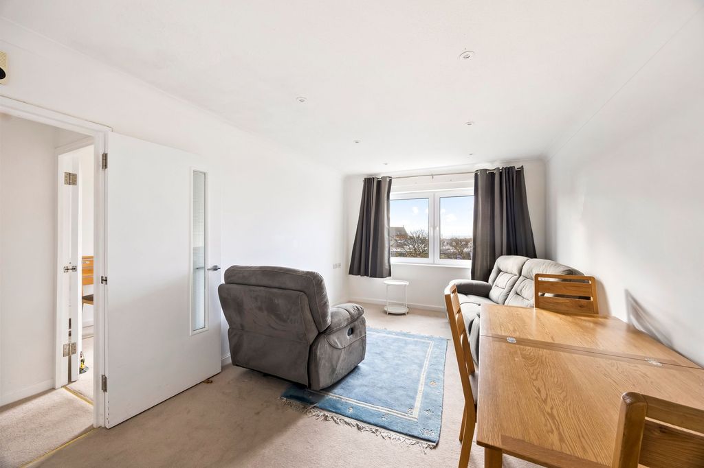 Property photo 3 of 16