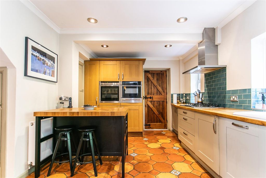 Property photo 2 of 38