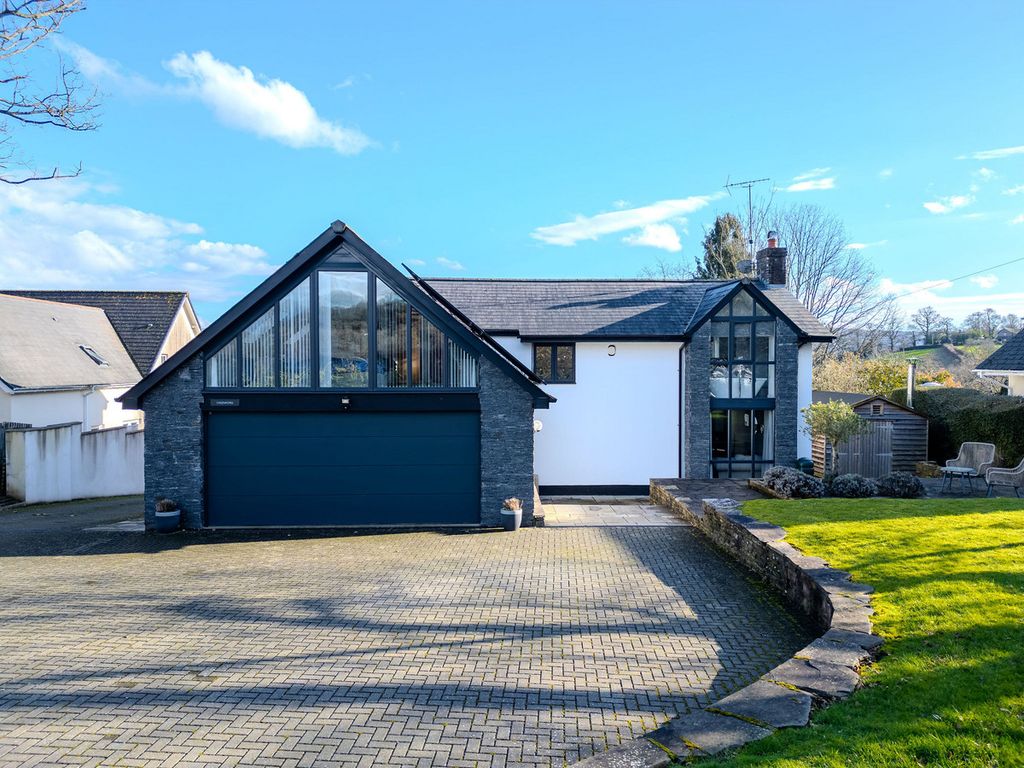 Property photo 1 of 43