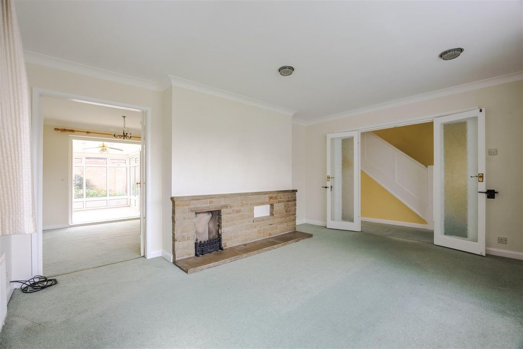 Property photo 2 of 17 Lounge