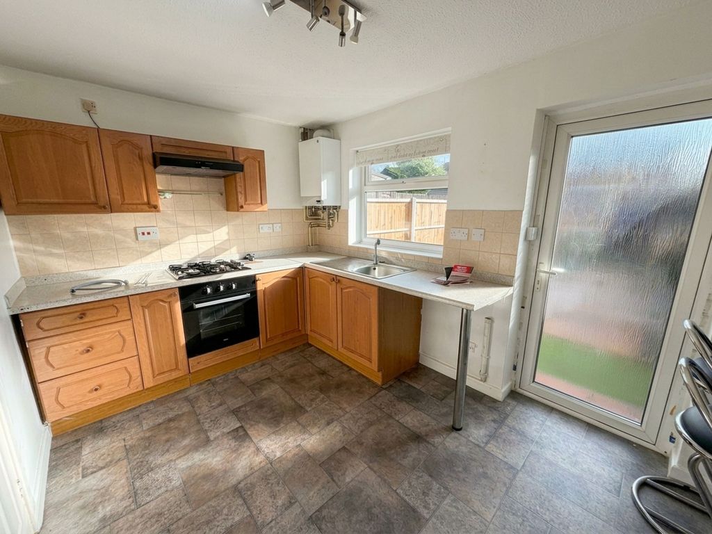 Property photo 3 of 8 Kitchen