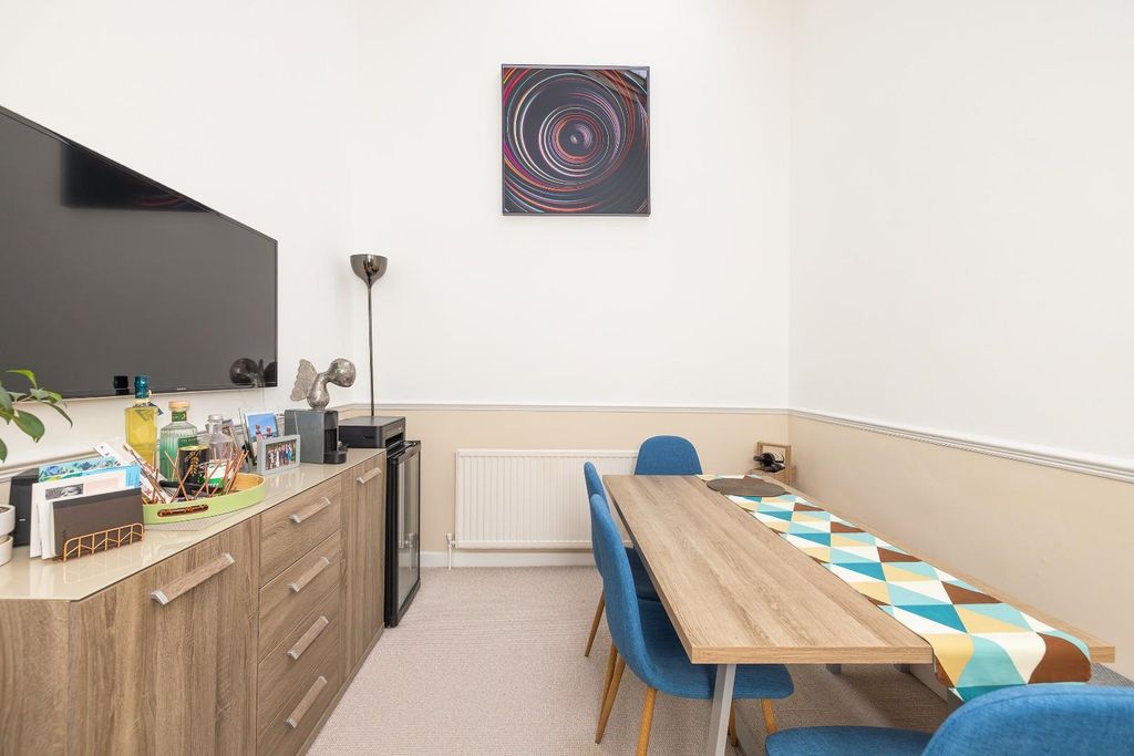 Property photo 3 of 20 Char6484.Jpg