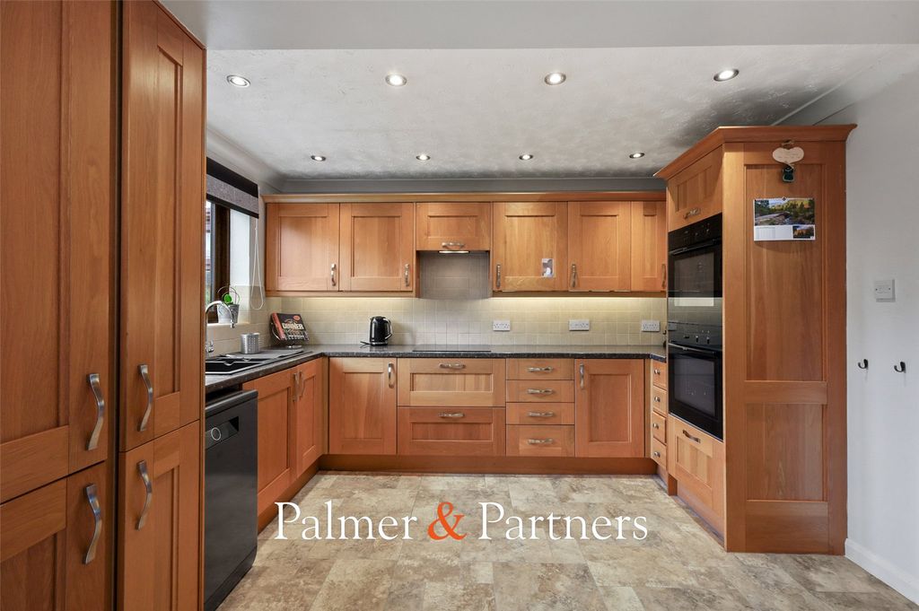 Property photo 2 of 31 Picture No. 08