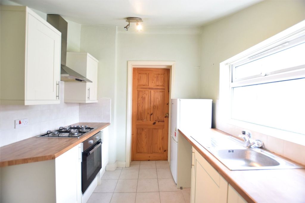 Property photo 1 of 6 Kitchen