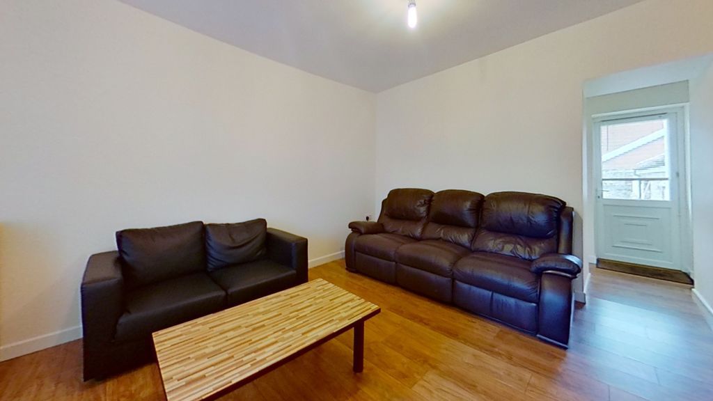 Property photo 3 of 11 Photo 8