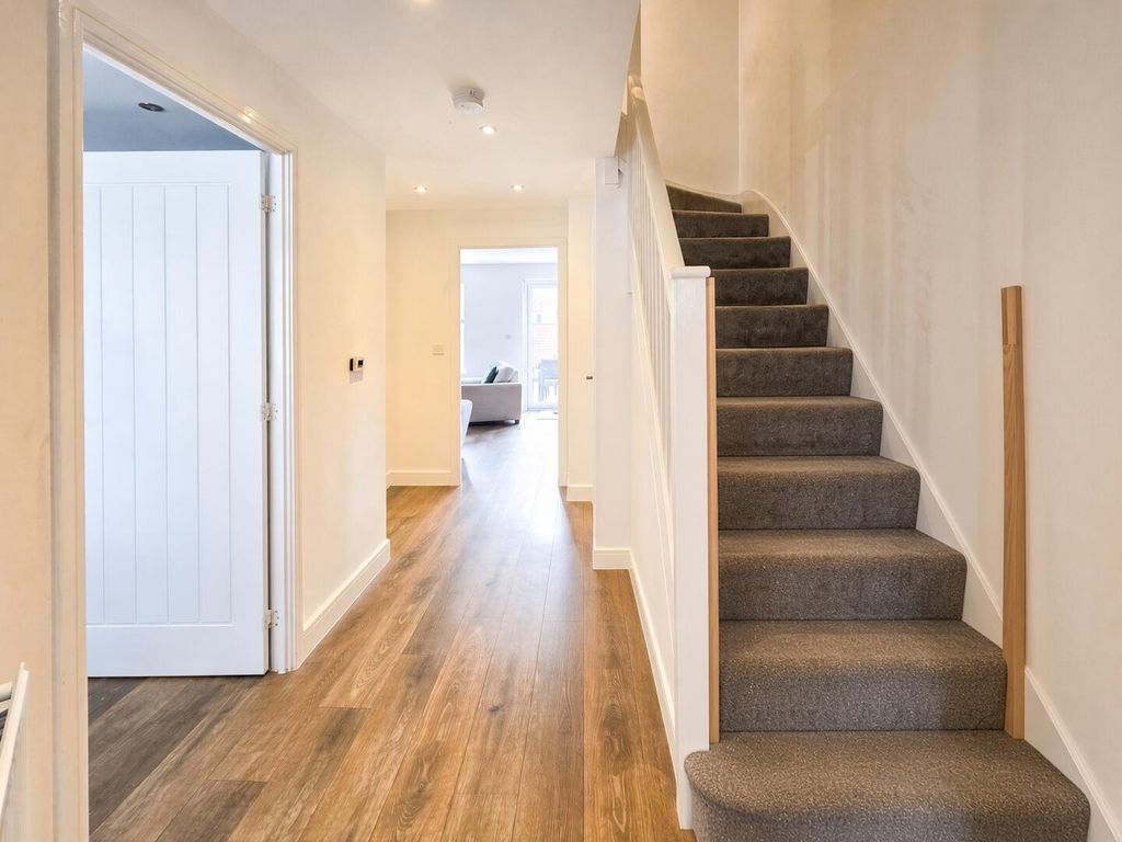 Property photo 3 of 16 Hallway