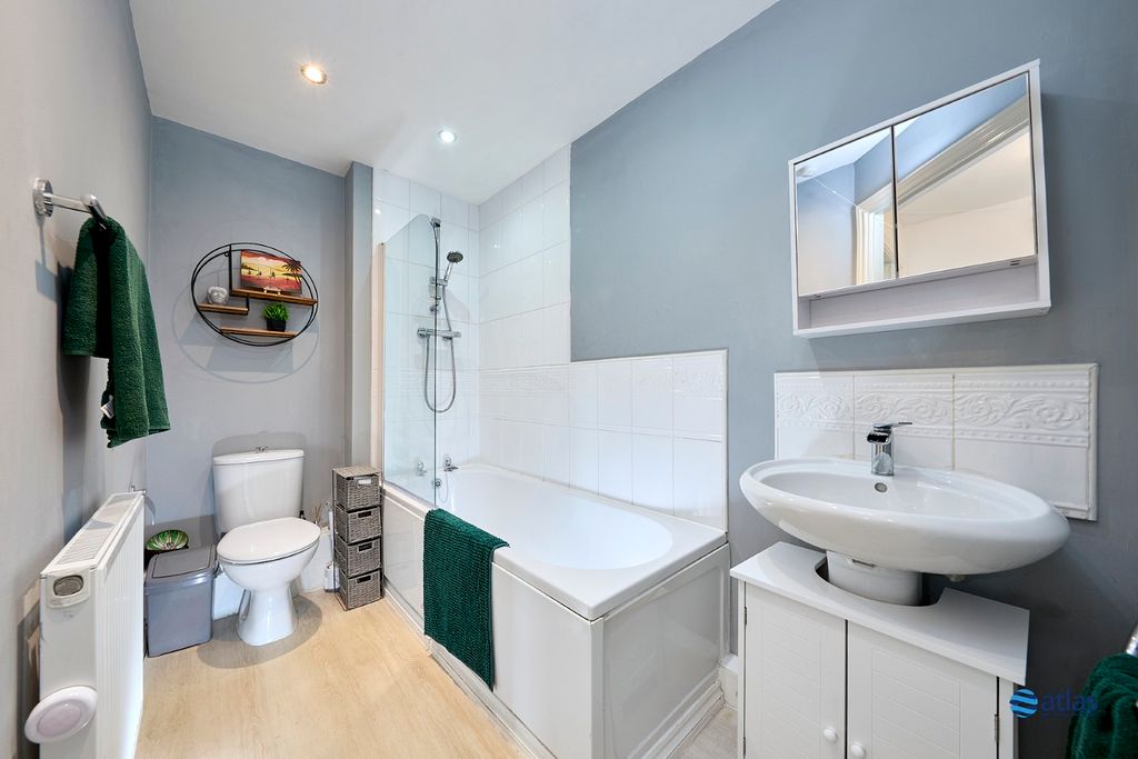 Property photo 3 of 14 Bathroom