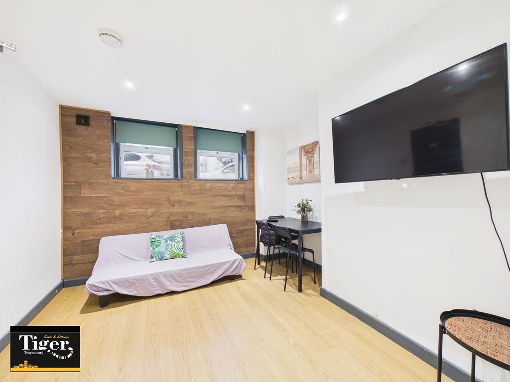 Property photo 2 of 11 Cam03440G0-Pr0522-Still002