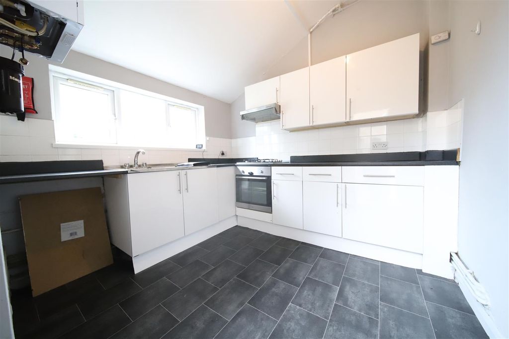 Property photo 2 of 12 Kitchen1.Jpg