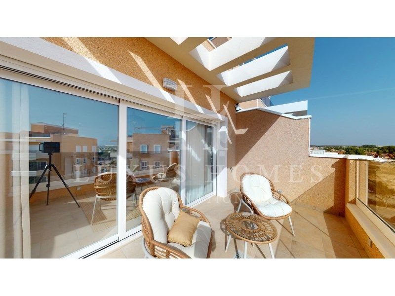 Property photo 3 of 23