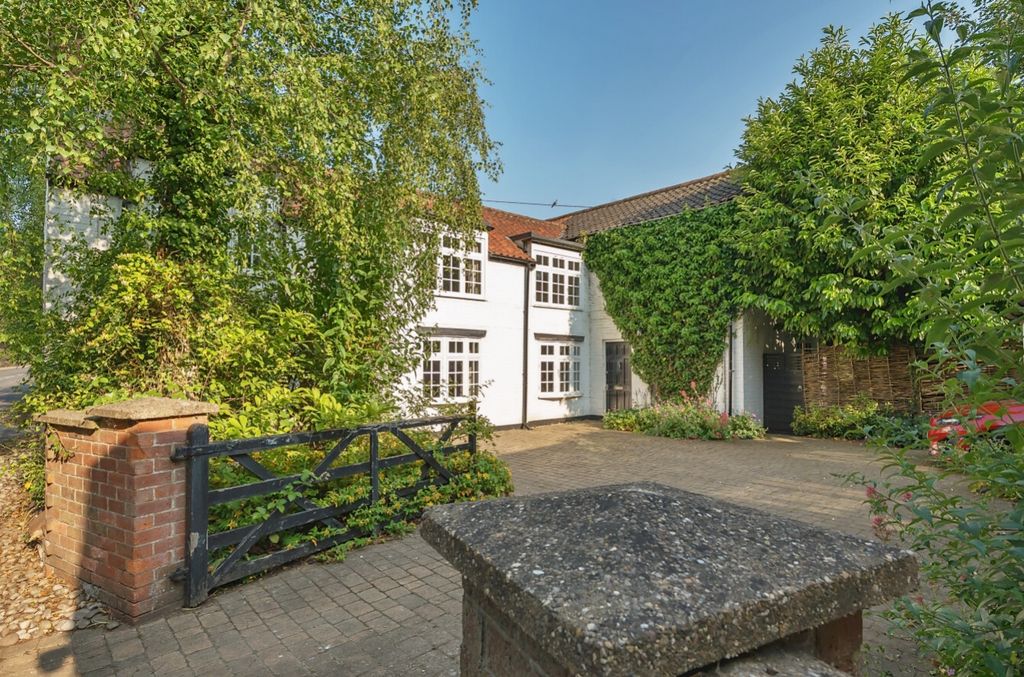 Property photo 1 of 23 -68529Fdb3812d-l-1311928-2-6851Ec815c18E-Arw