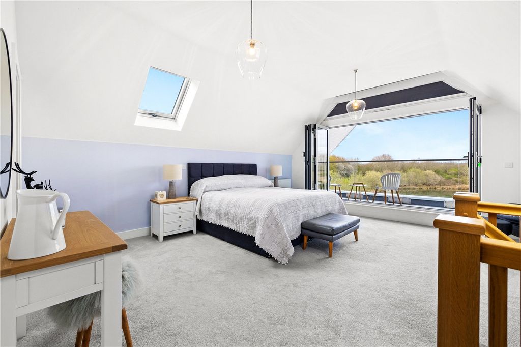 Property photo 2 of 29 Picture No. 02