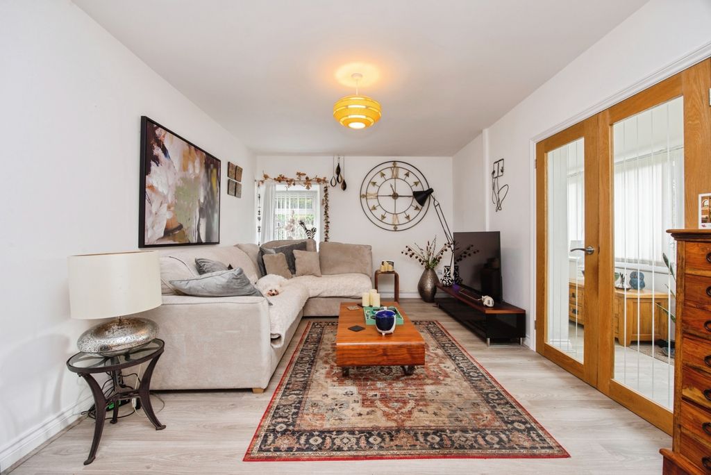 Property photo 2 of 20 Living Room