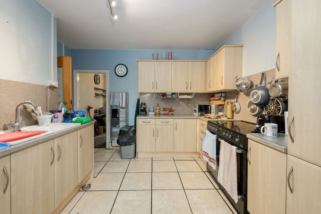 Property photo 2 of 21