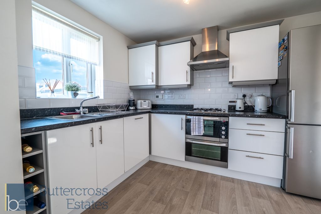 Property photo 3 of 27 Kitchen