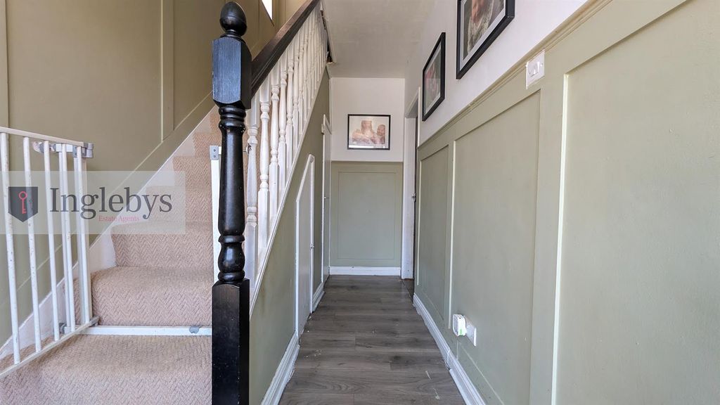 Property photo 2 of 25