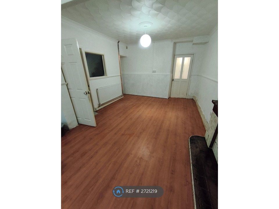 Property photo 3 of 16 Living Room