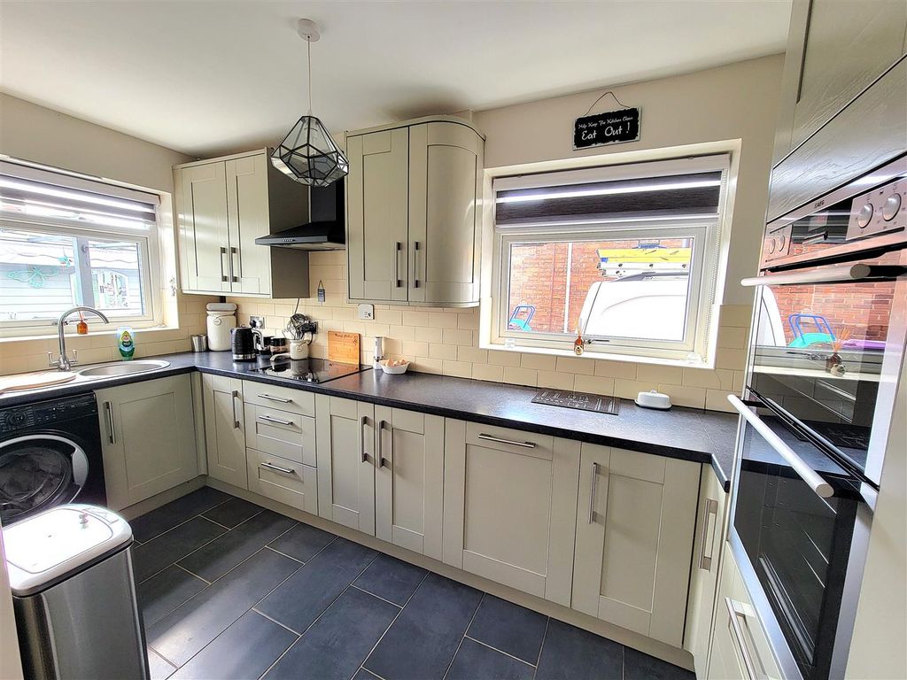 Property photo 2 of 16 Kitchen