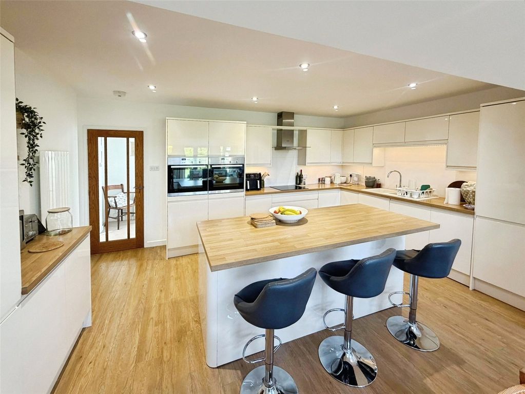 Property photo 2 of 18 Kitchen