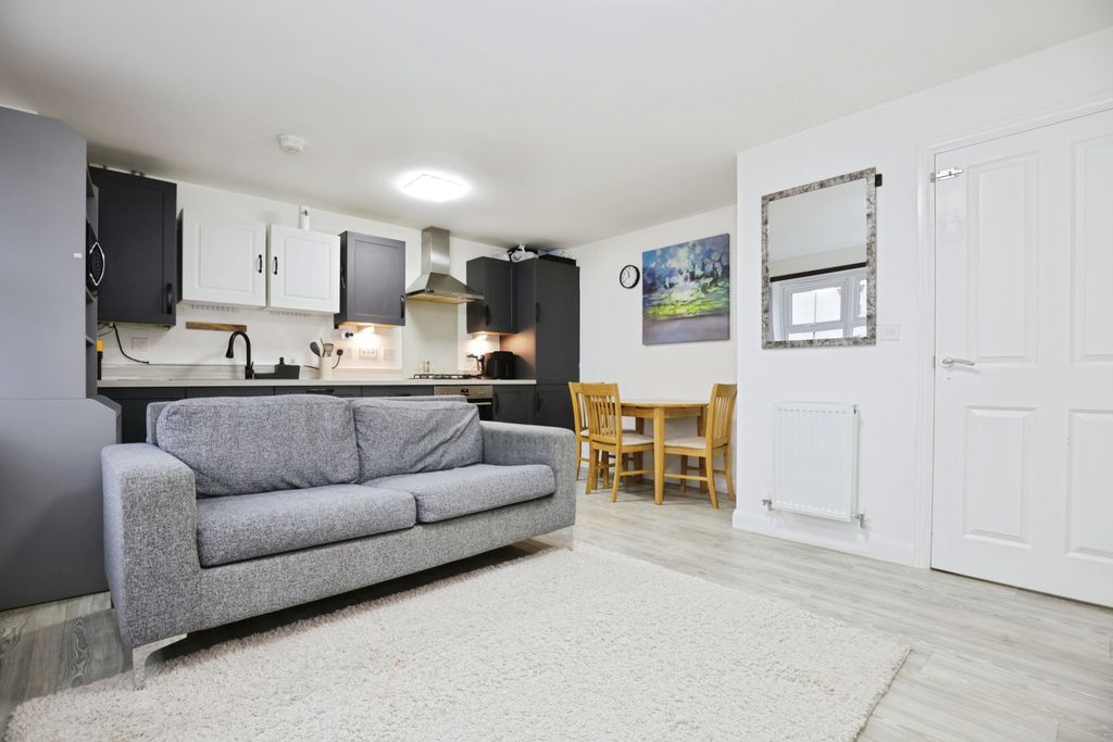 Property photo 2 of 8 Image