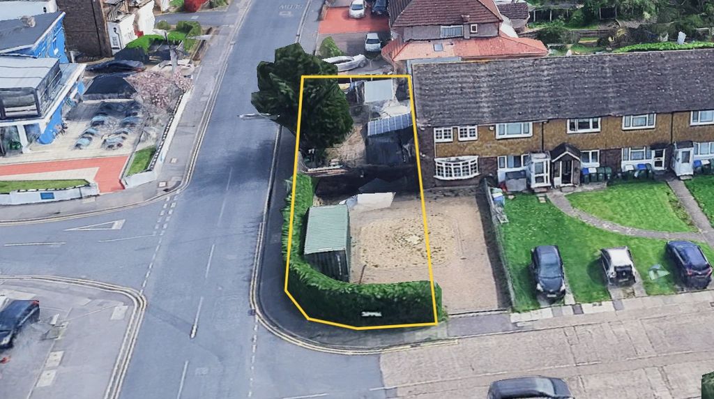 Property photo 2 of 4 5592801