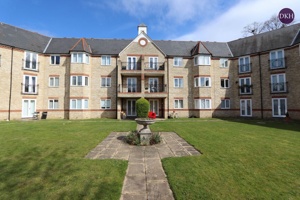 Property photo 1 of 8 Photo 01