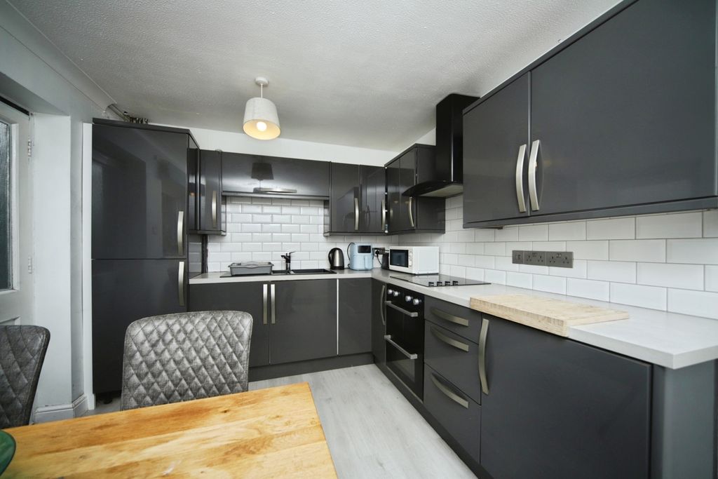 Property photo 3 of 17 Photo